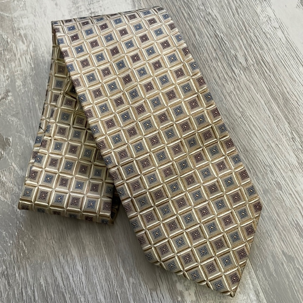 NWOT Boss Hugo Boss Italy 100% Silk Tan Gold Blue Red Square Tie